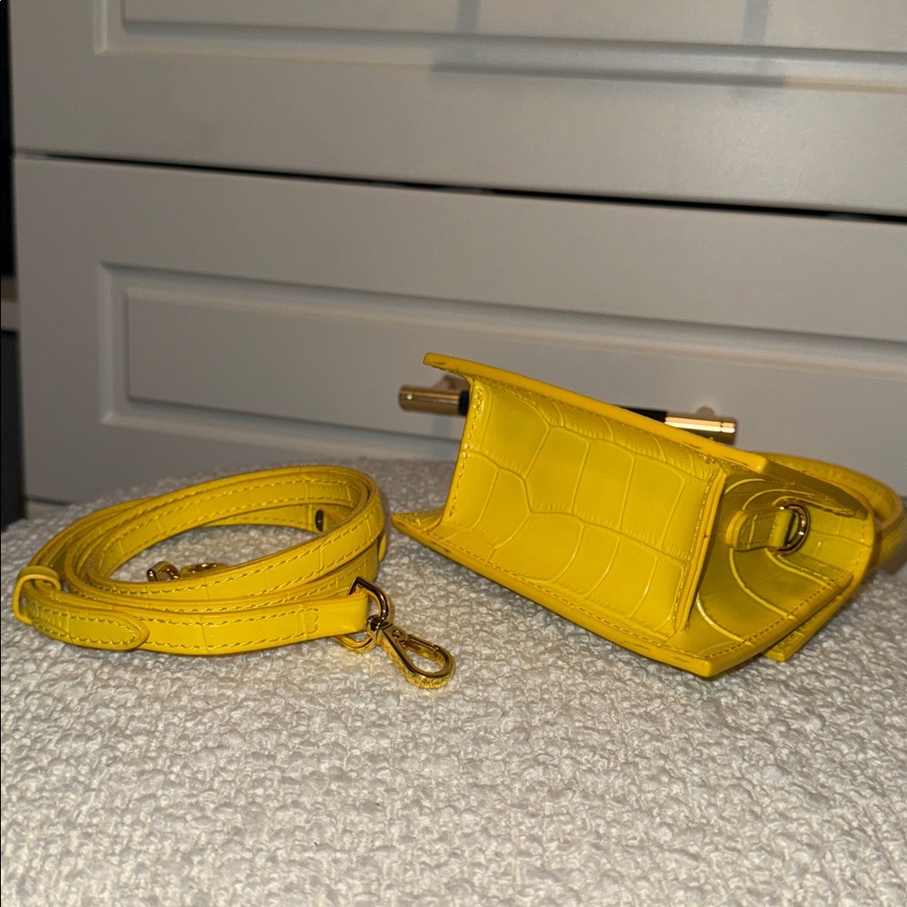 Jacquemus Vibrant Yellow Mini Bag New - Picture 4 of 4